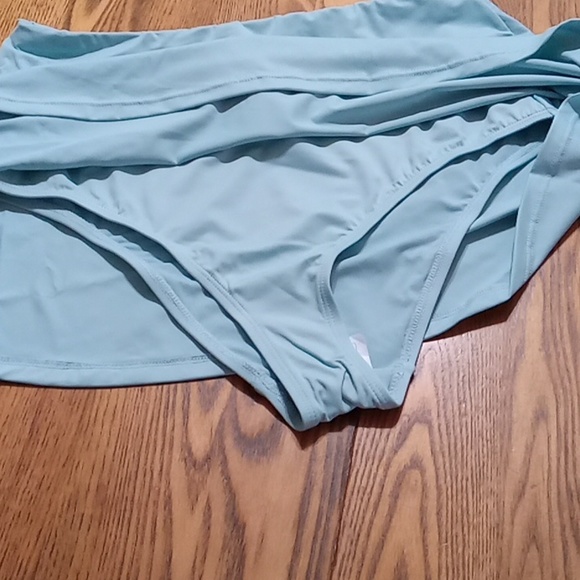 Andie The Skirt Glossy Eco Nylon Cabana Blue Medium NWT - Picture 3 of 8